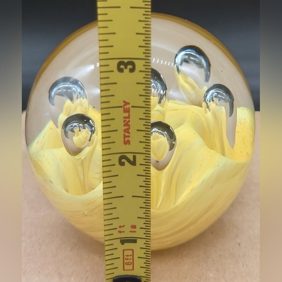 Art glass yellow swirl paperweight with teardrop bubbles - Picture 3 of 7